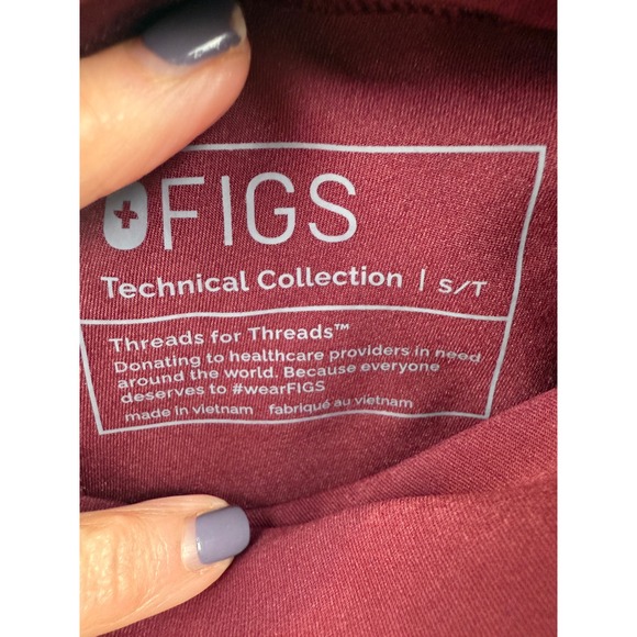 FIGS Technical Collection Women's Small Short Burgundy Cargo Scrub Pants - Picture 4 of 8